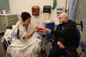 A focused ultrasound patient celebrates with her husband.